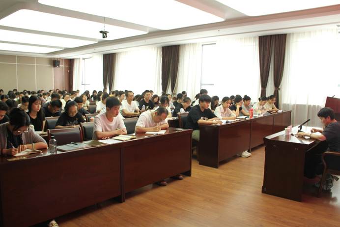 图片包含 室内, 地板, 天花板, 房间 AI 生成的内容可能不正确。